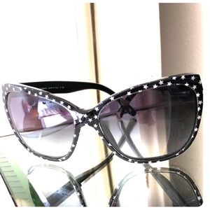 Dolce & Gabbana Starry eyed sunnies🤩 Gorgeous sunglasses 🕶️ OBO😍😍